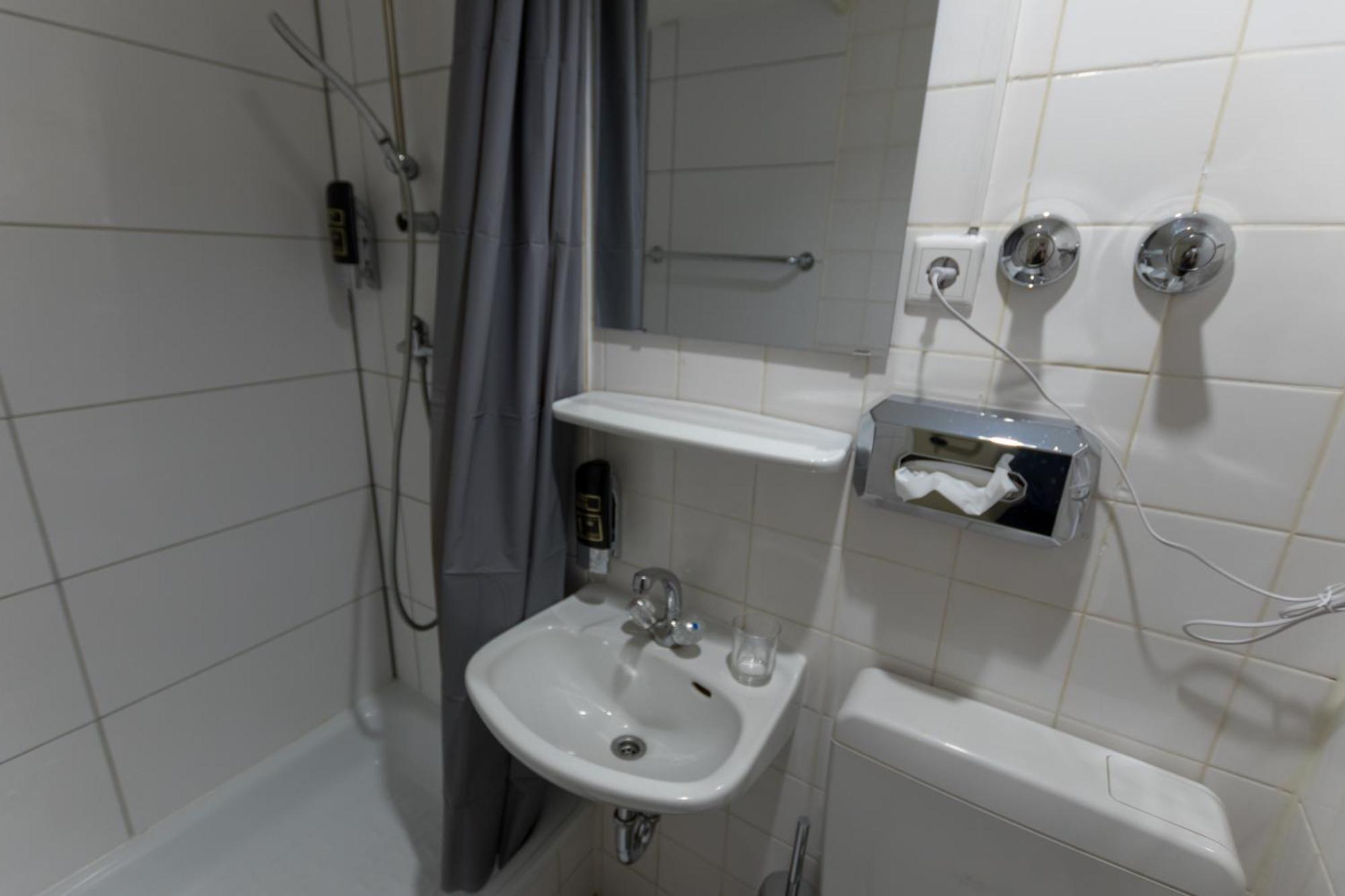 Hotel Doerenkamp Self-Check-In ดุสเซลดอร์ฟ ภายนอก รูปภาพ